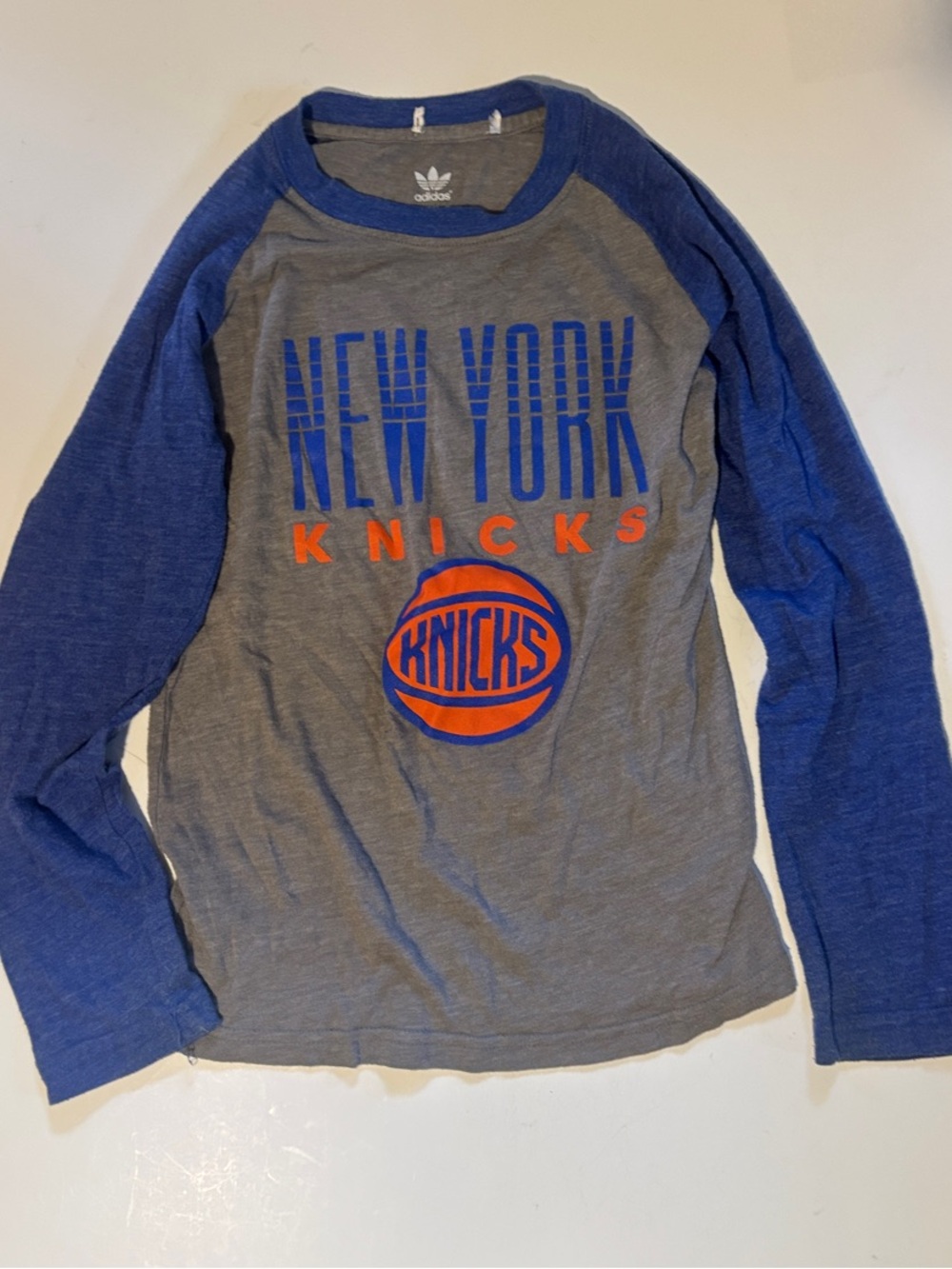 adidas Gray & Blue New York Knicks Long-Sleeve Raglan Tee